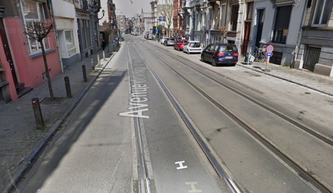 Photo d'une voirie et de rails de tram