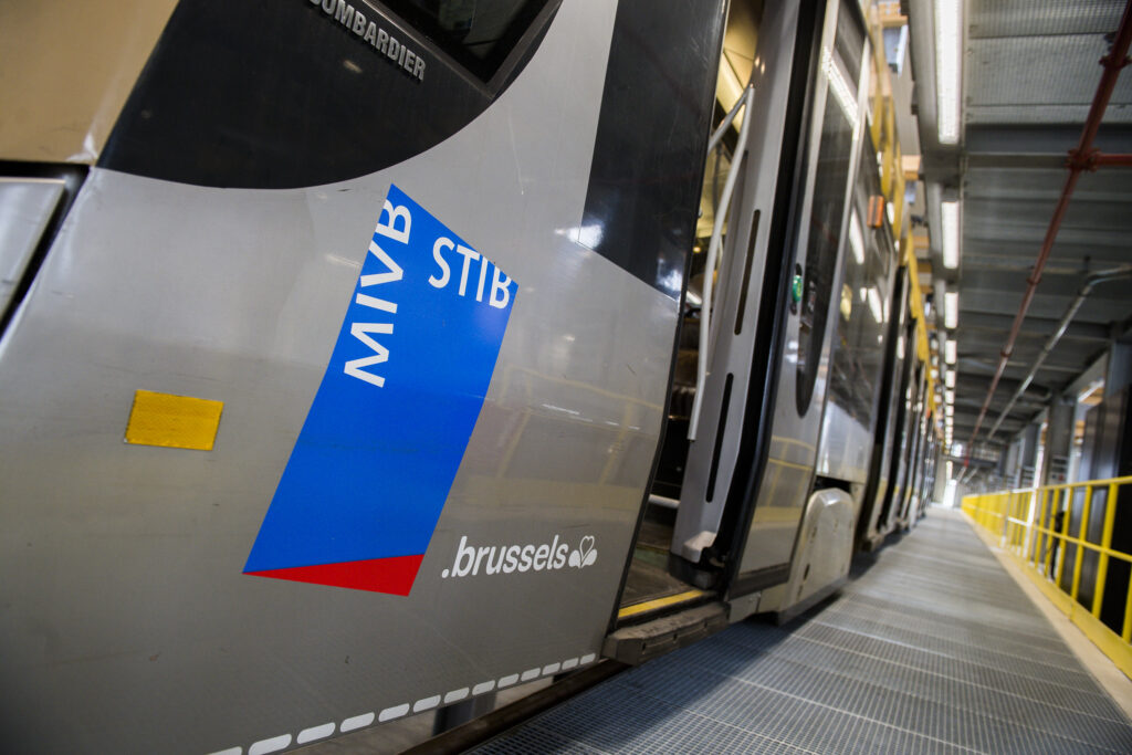 Logo STIB sur un tram